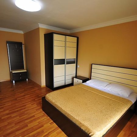Prestige Hotel Batumi Esterno foto