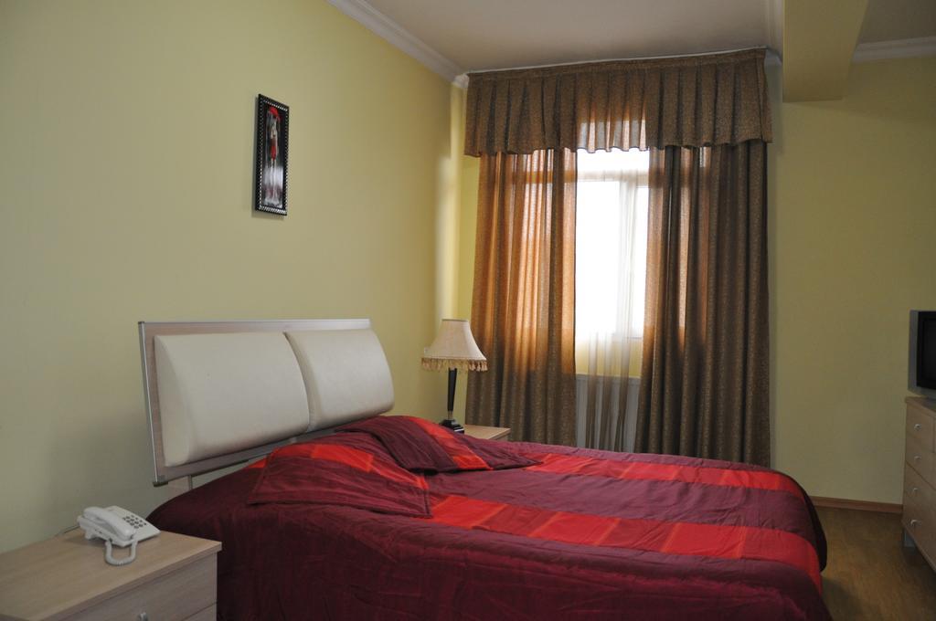 Prestige Hotel Batumi Esterno foto