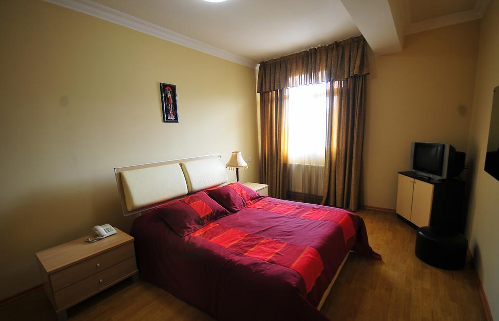 Prestige Hotel Batumi Esterno foto