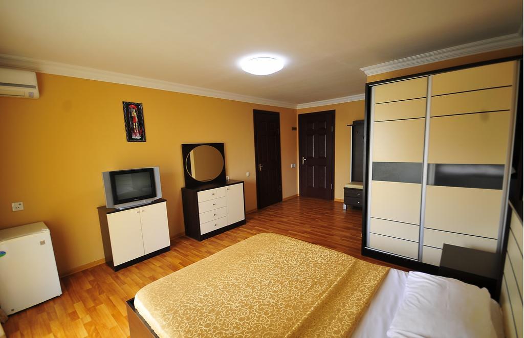 Prestige Hotel Batumi Esterno foto