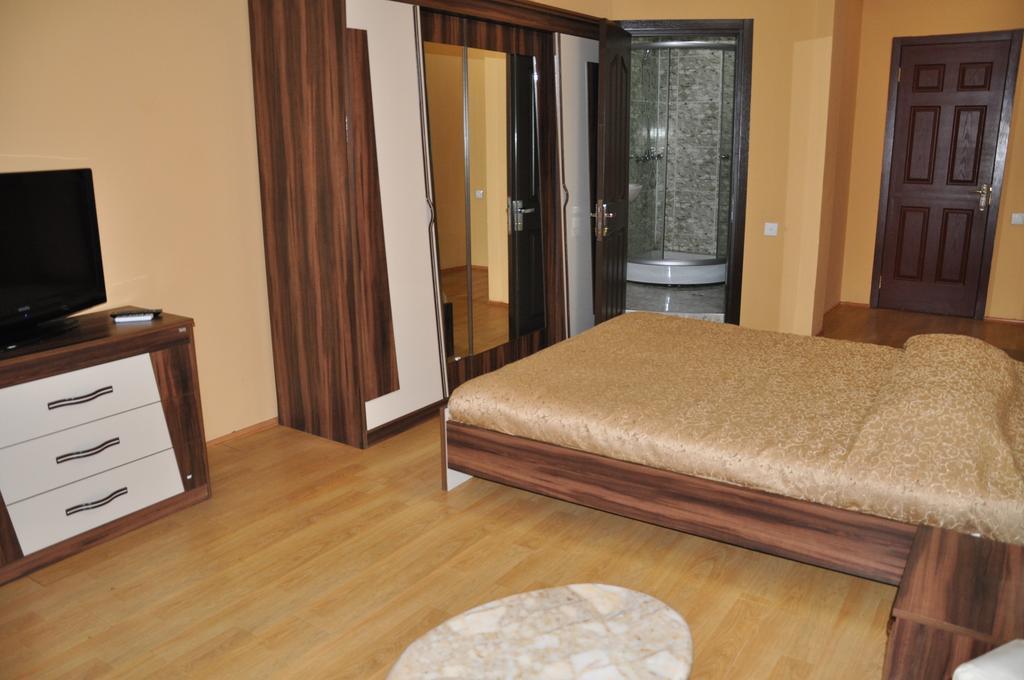 Prestige Hotel Batumi Esterno foto